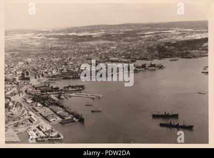 Droit de l'album photo de Karl Oberfeldwebel Gendner de 1. La Kampfgeschwader 40 Staffel, Oslo : port, comme vu de l'air par l'équipage d'un Junkers Ju 52/3m de 3 avions de transport./KGzbV 1 en mai 1940. Banque D'Images