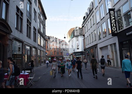 Rue piétonne à Copenhague, Danemark Banque D'Images