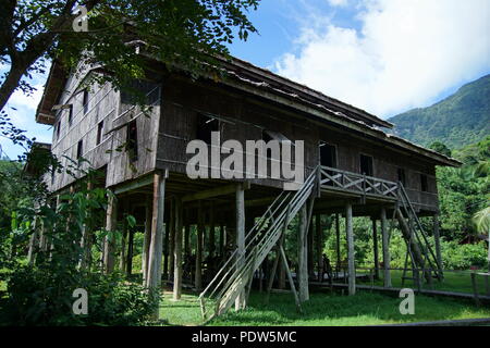 Melanau maison traditionnelle. Cette maison située dans le Sarawak Kuching, village de la culture. Banque D'Images