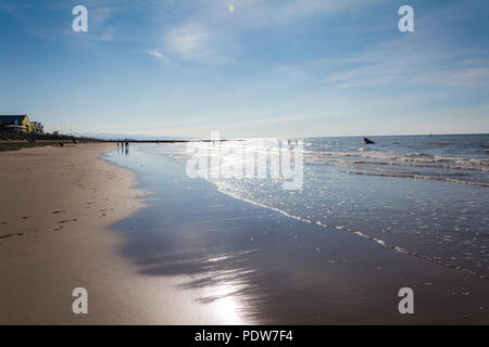 Scène de plage à Prestatyn, dans le Nord du Pays de Galles, Royaume-Uni. Banque D'Images