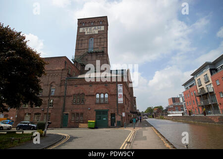 Le centre d'affaires de l'usine à vapeur sur la ligne principale du canal de Shropshire Union à Chester cheshire england uk Banque D'Images