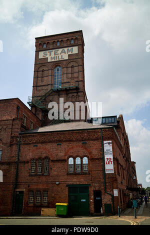 Le centre d'affaires de l'usine à vapeur sur la ligne principale du canal de Shropshire Union à Chester cheshire england uk Banque D'Images