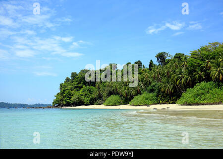 Plage tropicale de Coibita, aka Rancheria, Coiba Isla avec en arrière-plan. Parc national de Coiba, Panama Banque D'Images