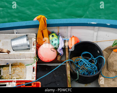 ST Ives, Angleterre - le 19 juin : Détail d'un pont de bateau de pêche, d'en haut, à St Ives Harbour. À St Ives, en Angleterre. Le 19 juin 2018. Banque D'Images