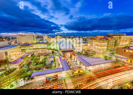 Le centre-ville de Kanazawa au Japon sur les toits de la ville au crépuscule. Banque D'Images