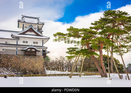 Kanazawa, Japon au château en wnter. Banque D'Images