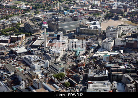 Vue aérienne du centre-ville de Liverpool, y compris la radio le Tour de la ville et de la gare de Lime Street Banque D'Images