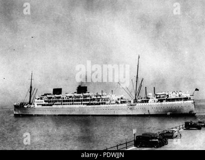 249 1 199363 StateLibQld le château de Warwick (navire) sur premier voyage à Cape Town, Afrique du Sud en 1931 Banque D'Images