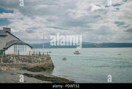 Village côtier sur le côté nord de l'estuaire de la rivière Dyfi sur la côte ouest du pays de Galles. Aberdyfi, UK Banque D'Images