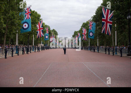 Célébrations pour RAF100 a commencé le 1er avril 2018 lorsque la Royal Air Force mis cent cent jours plus tard, le 10 juillet, dans le cadre des principales célébrations, une parade et défilé de 100 avions à Londres. Avec : Atmosphère, voir Où : London, England, United Kingdom Quand : 10 juillet 2018 : Crédit Wheatley/WENN Banque D'Images