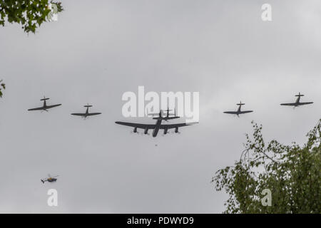 Célébrations pour RAF100 a commencé le 1er avril 2018 lorsque la Royal Air Force mis cent cent jours plus tard, le 10 juillet, dans le cadre des principales célébrations, une parade et défilé de 100 avions à Londres. En vedette : Lancaster, Spitfire, Hurricane Où : London, England, United Kingdom Quand : 10 juillet 2018 : Crédit Wheatley/WENN Banque D'Images