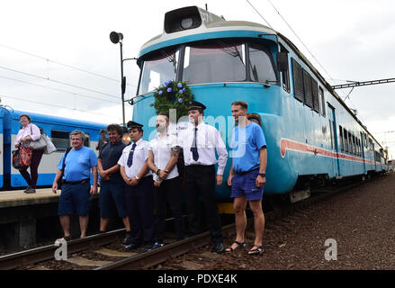 Électrique (UEM) Classe 451, un train des chemins de fer tchèques (CD) surnommé comme Emilka, pantograf, ou zabotlam pantak, sur sa toute dernière façon de Prague-Liben à Prague-Podbaba et retour, en République tchèque, le 10 août 2018. (CTK Photo/Roman Vondrous) Banque D'Images