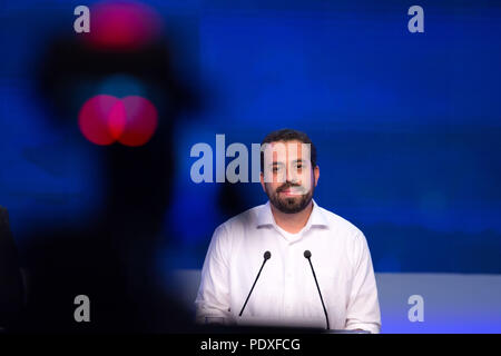 Sao Paulo, Sao Paulo, Brésil. 10 août, 2018. GUILHERME BOULOS, candidat par PSOL (Parti socialisme et liberté), prend part au premier débat de la 2018 élections à la présidence du Brésil, au siège de la télévision, de la bande à Sao Paulo. Credit : Paulo Lopes/ZUMA/Alamy Fil Live News Banque D'Images