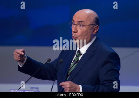 Sao Paulo, Sao Paulo, Brésil. 10 août, 2018. HENRIQUE MEIRELLES, candidat par MDB (Mouvement démocratique brésilien), prend part au premier débat de la 2018 élections à la présidence du Brésil, au siège de la télévision, de la bande à Sao Paulo. Credit : Paulo Lopes/ZUMA/Alamy Fil Live News Banque D'Images