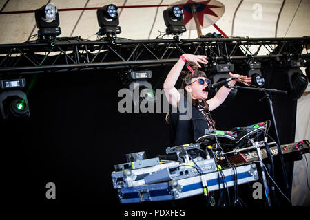Danemark, copenhague - 10 août, 2018. Le American-Syrian auteur-compositeur-interprète et musicien KÁRYYN effectue un concert live au cours de la Danish Music Festival 2018 festival Haven à Copenhague. (Photo crédit : Gonzales Photo - Christian Hjorth). Banque D'Images