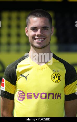 Dortmund, Allemagne. 10 août, 2018. firo : 10.08.2018, football, 1.Bundesliga, la saison 2018/2019, BVB, Borussia Dortmund, photoshoot, portraits, Julian WEIGL, BVB, portrait, dans le monde de l'utilisation | Crédit : afp/Alamy Live News Banque D'Images