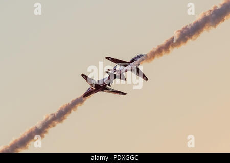 Cowes, île de Wight, Royaume-Uni, le 10 août 2018, 19:30 heures. La Royal Air Force l'équipe de démonstration de la voltige effectue pour la semaine de Cowes, le Crédit : Sam Kurtul / Alamy Live News Banque D'Images