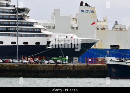 Southampton, UK, 10 août 2018. La reine Victoria à Southampton Docks se préparer pour son départ avec la soeur de navires Cunard Queen Mary 2 et le Queen Elizabeth 2.(QE2) Gary Blake /Alamy vivre Banque D'Images