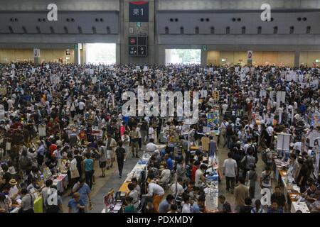 Tokyo, Japon, 11 août 2018. Fans d'Anime et des cosplayeurs durant le marché de la bande dessinée 94 (Comiket) Événement à Tokyo Big Sight, le 11 août 2018, Tokyo, Japon. L'événement annuel qui a débuté en 1975 se concentre sur les manga, anime, cosplay et jeux. Les organisateurs attendent plus de 500 000 visiteurs à assister à l'événement de 3 jours. Credit : Rodrigo Reyes Marin/AFLO/Alamy Live News Banque D'Images