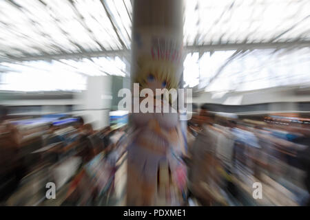 Tokyo, Japon, 11 août 2018. Fans d'Anime et des cosplayeurs durant le marché de la bande dessinée 94 (Comiket) Événement à Tokyo Big Sight, le 11 août 2018, Tokyo, Japon. L'événement annuel qui a débuté en 1975 se concentre sur les manga, anime, cosplay et jeux. Les organisateurs attendent plus de 500 000 visiteurs à assister à l'événement de 3 jours. Credit : Rodrigo Reyes Marin/AFLO/Alamy Live News Banque D'Images