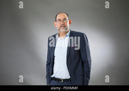 Edinburgh, Royaume-Uni. . Mark Muller Stuart, le Scottish QC et auteur, est un avocat qui se spécialise en droit international public, de conseiller les organismes internationaux sur les questions humanitaires et la résolution des conflits. en ce moment agit comme un conseiller senior pour le Département des affaires politiques des Nations Unies et l'Envoyé spécial des Nations Unies pour la Syrie. Photographié à l'Edinburgh International Book Festival, Ecosse, Royaume-Uni Photo par Gary Doak / Alamy Live News Crédit : GARY DOAK/Alamy Live News Banque D'Images