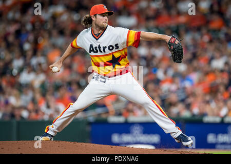 10 août 2018 : le lanceur partant des Houston Astros Gerrit Cole (45) emplacements pendant un match entre les Astros de Houston et les Mariners de Seattle en 1970 nuit au Minute Maid Park de Houston, TX. Les Mariners a gagné le match 5 à 2.Trask Smith/CSM Banque D'Images