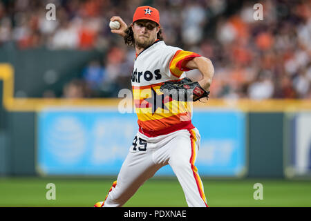 10 août 2018 : le lanceur partant des Houston Astros Gerrit Cole (45) emplacements pendant un match entre les Astros de Houston et les Mariners de Seattle en 1970 nuit au Minute Maid Park de Houston, TX. Les Mariners a gagné le match 5 à 2.Trask Smith/CSM Banque D'Images