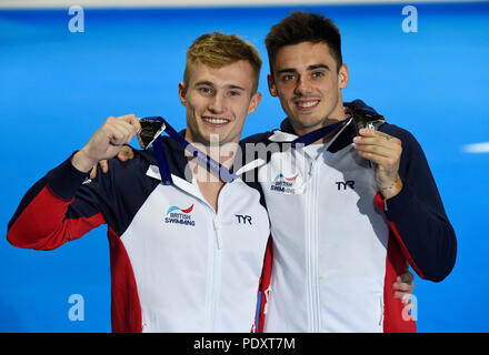 La société britannique Jack rire (à gauche) et Christopher Mears gagnants de la médaille d'argent pour les hommes Tremplin 3m synchronisé pendant neuf jour final du championnat d'Europe 2018 à la Royal Commonwealth Pool, Édimbourg. Banque D'Images