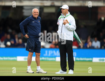 Mike Hunt, homme de terrain principal (à gauche) pendant le deuxième jour du deuxième match de test de Specsavers à Lord's, Londres. APPUYEZ SUR ASSOCIATION photo. Date de la photo : vendredi 10 août 2018. Voir PA Story CRICKET England. Le crédit photo devrait se lire comme suit : Adam Davy/PA Wire. Banque D'Images