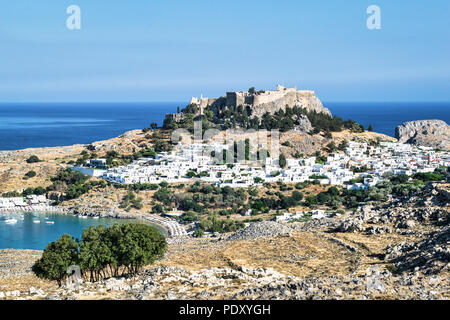 Il s'agit d'une photo du village de Lindos sur l'île grecque de Rhodes dans la mer Égée. Banque D'Images