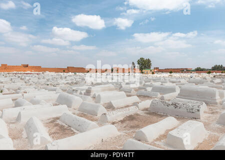 Tombes blanches typiques, vieux cimetière juif Miaara, Marrakech, Maroc Banque D'Images