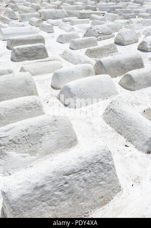 Tombes blanches typiques, vieux cimetière juif Miaara, Marrakech, Maroc Banque D'Images