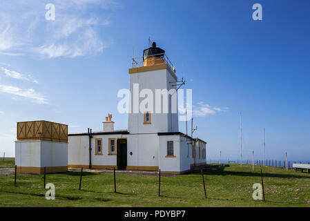 Eshaness Esha Ness / Phare Phare construit par David Alan Stevenson sur la péninsule Northmavine, Mainland, Shetland, Scotland, UK Banque D'Images