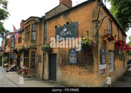 The Swan pub, Moreton-in-Marsh ville, Gloucestershire, Cotswolds, en Angleterre Banque D'Images