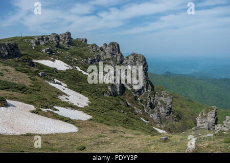 Babin zub - Stara Planina, la Serbie. Babin zub est un sommet dans le massif de la montagne Stara Planina, dans le sud-est de la Serbie. Banque D'Images