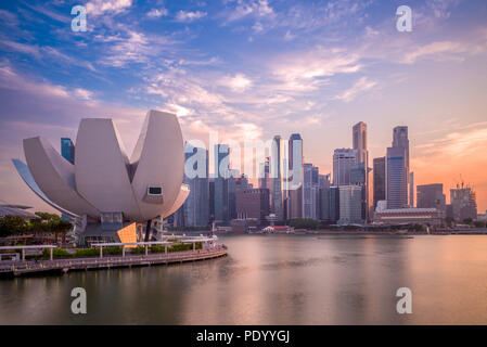 Singapour, Singapour - le 10 août 2018 : skyline de Singapour par le Marina Bay Banque D'Images
