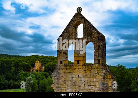 Les ruines et le terrain du Château de Commarque dans la région de la Dordogne Banque D'Images