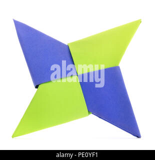 Papier origami isolé star shape double. Origami star papier forme pli sur un fond blanc. Banque D'Images