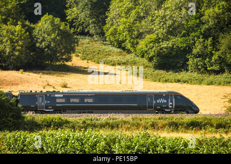 Avant d'une nouvelle inter city express train exploité par la Great Western Railway en pleine vitesse dans la campagne. Banque D'Images