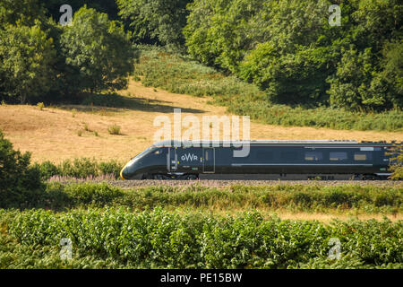 Avant d'une nouvelle inter city express train exploité par la Great Western Railway en pleine vitesse dans la campagne. Banque D'Images