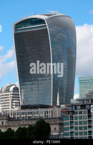 Hochhaus 20 Fenchurch Street, das auch 'talkie walkie' ou 'pint' genannte wird, Londres, Angleterre. Banque D'Images