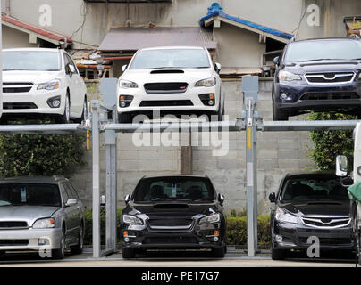 Le JAPON, Kyoto - 5 novembre, 2014 : Le Parking à plusieurs niveaux de style japonais Système d'utiliser autant que possible l'espace de stationnement Banque D'Images