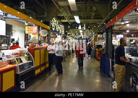 Marché français de Chicago offre des sections locales et les touristes d'une piscine intérieure de style européen du marché alimentaire avec plus de 30 fournisseurs et piscine et coin de trottoir. Banque D'Images