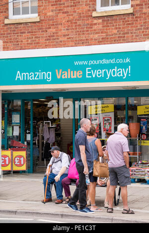 Poundland dans High street, Gloucester, Gloucestershire, England, UK Banque D'Images