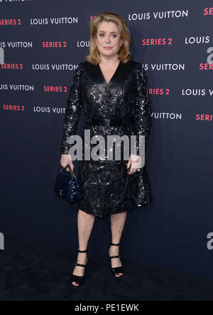 Catherine Deneuve 034 à l'exposition Louis Vuitton Série 2 à 1135 North Highland à Los Angeles. 5 février 2015Catherine Deneuve 034 cas à Hollywood Life - Californie, Red Carpet Event, USA, Cinéma, Célébrités, photographie, Bestof, Arts, Culture et divertissement, Célébrités, Mode Topix Meilleur de Hollywood, la vie, événement dans la vie d'Hollywood, Californie - Tapis rouge et en backstage, cinéma, télévision, célébrités, célébrités de la musique, Topix Bestof, Arts, Culture et divertissement, vertical, une seule personne, la photographie, la mode, pleine longueur, enquête 2015 tsuni@Gamma-USA.com , Cre Banque D'Images