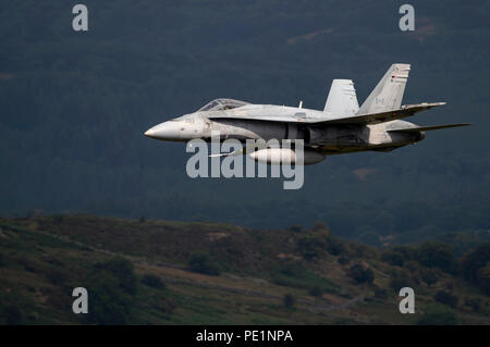 Royal Canadian Air Force, McDonnell Douglas CF 188 Hornet , un faible niveau d'entraînement au vol dans la boucle de Mach (MCL7) Pays de Galles Banque D'Images