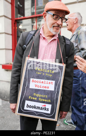 Londres, Royaume-Uni, 11 août 2018. Août 11, 2018. Orateurs socialistes et l'aile gauche tenir un rassemblement à l'extérieur de la librairie Signets après la tentative du week-end dernier par un groupe d'extrême droite d'intimider le personnel et détruire des biens. Penelope Barritt/Alamy Live News Banque D'Images