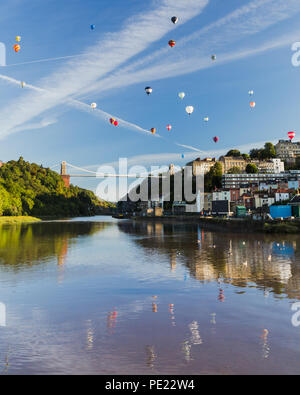Bristol, Royaume-Uni, 11 août 2018. Au fil des ballons pour Avon Bristol Balloon Fiesta 2018. Crédit : Mike South/Alamy Live News Banque D'Images