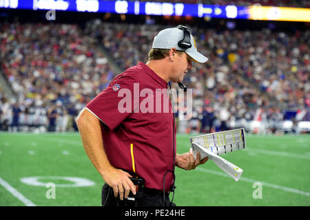 9 août 2018 : Washington Redskins (entraîneur en chef Jay Gruden travaille à l'écart pendant la pré-saison NFL match de football entre les Redskins de Washington et les New England Patriots au Stade Gillette à Foxborough, Massachusetts,.la défaite des patriotes les Redskins 26-17. Eric Canha/CSM Crédit : Cal Sport Media/Alamy Live News Banque D'Images