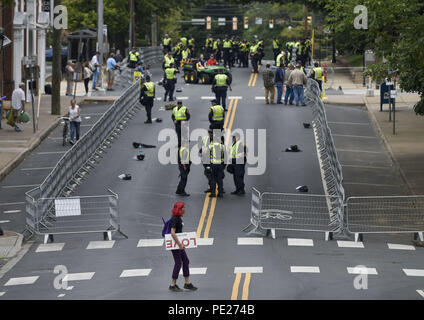 Charlottesville, Virginia, USA. Août 11, 2018. Les agents de police patrol fermées des rues et le centre-ville de Mall, à la date anniversaire de l'unification de la droite rassemblement à Charlottesville, Virginia. . (Cred Credit : ZUMA Press, Inc./Alamy Live News Banque D'Images